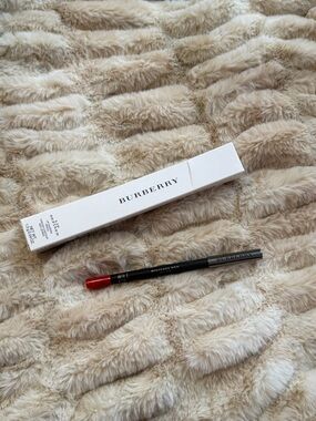 Burberry Lip Definer Pencil in Military Red
